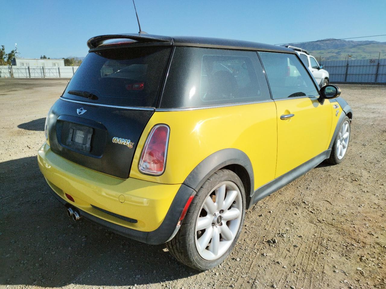 Photo 4 from auction – 2005 MINI COOPER S with VIN WMWRE33575TG98291