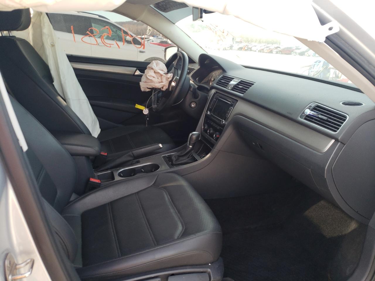 Photo 5 from auction – 2015 VOLKSWAGEN PASSAT SE with VIN 1VWBV7A3XFC068998