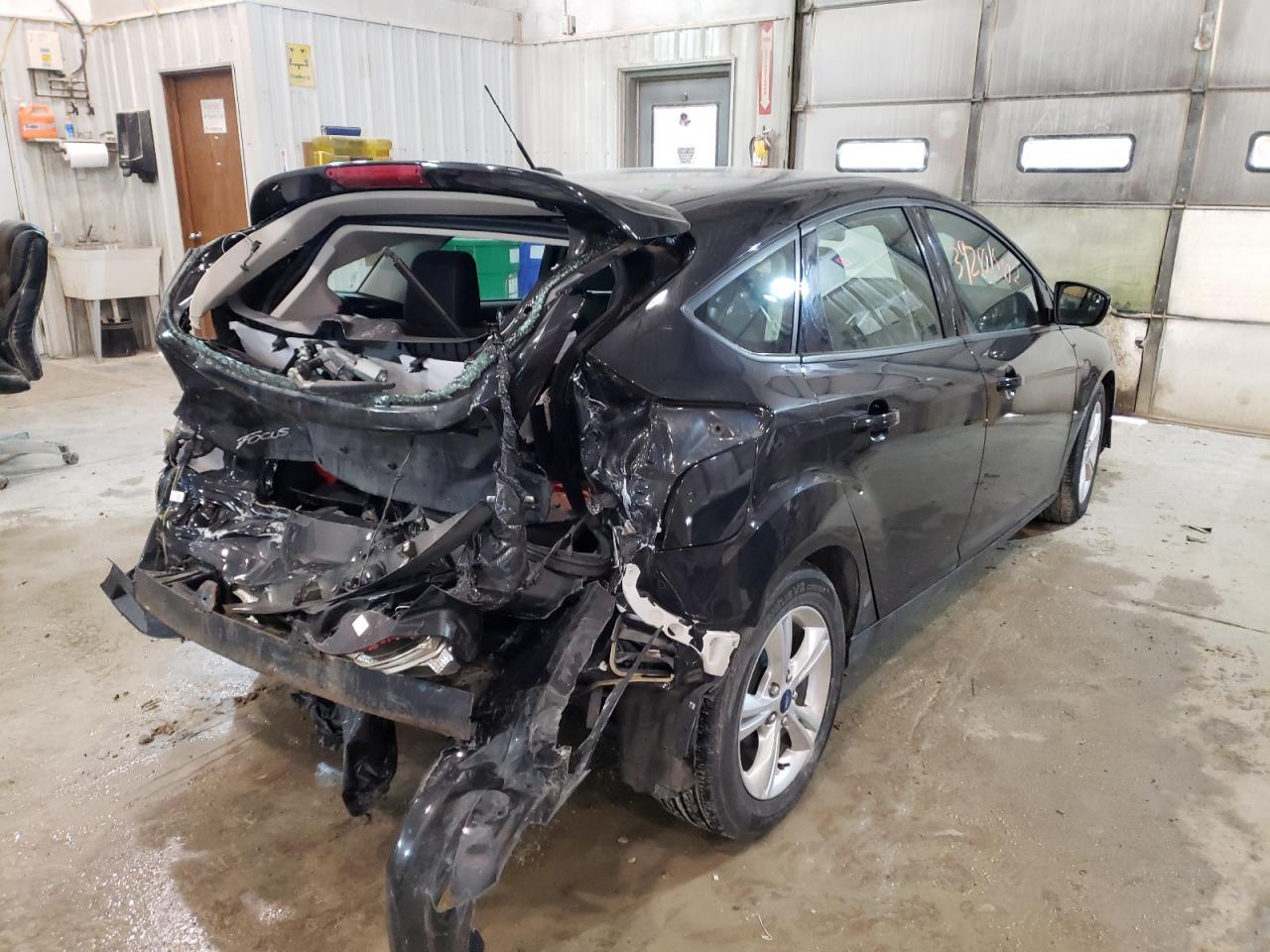 Zdjęcie 4 z aukcji – 2014 FORD FOCUS SE z VIN 1FADP3K26EL157377