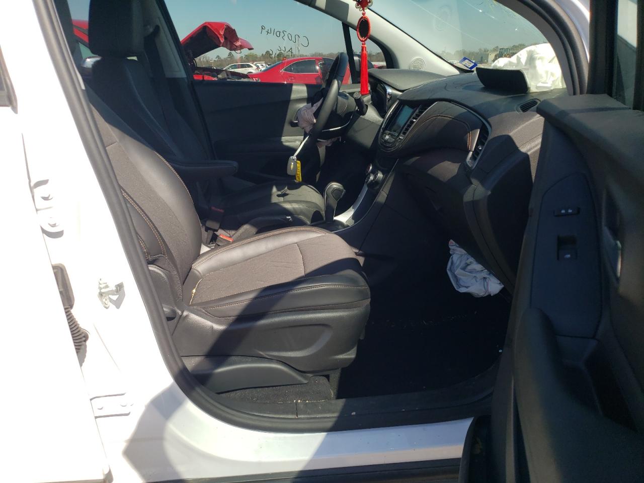 Photo 5 from auction – 2020 CHEVROLET TRAX 1LT with VIN 3GNCJLSB6LL330492