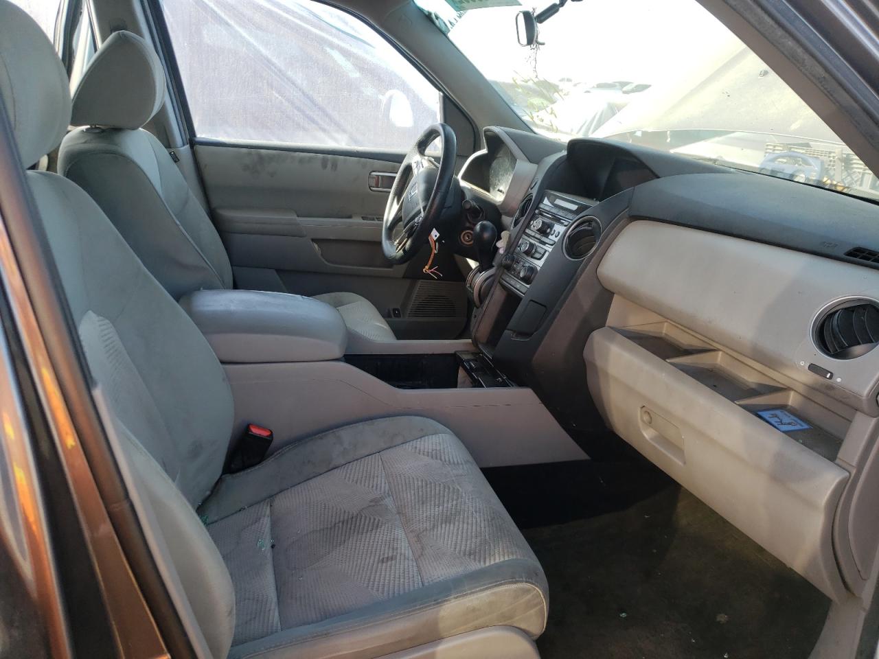 Photo 5 from auction – 2014 HONDA PILOT LX with VIN 5FNYF3H25EB020973