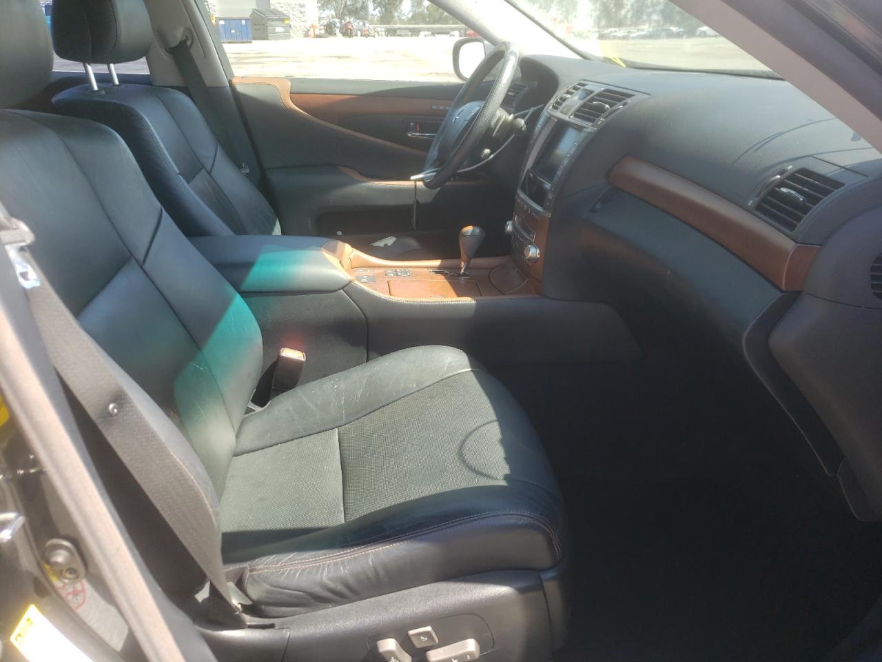 Photo 5 from auction – 2010 LEXUS LS 460 with VIN JTHBL5EF8A5094643