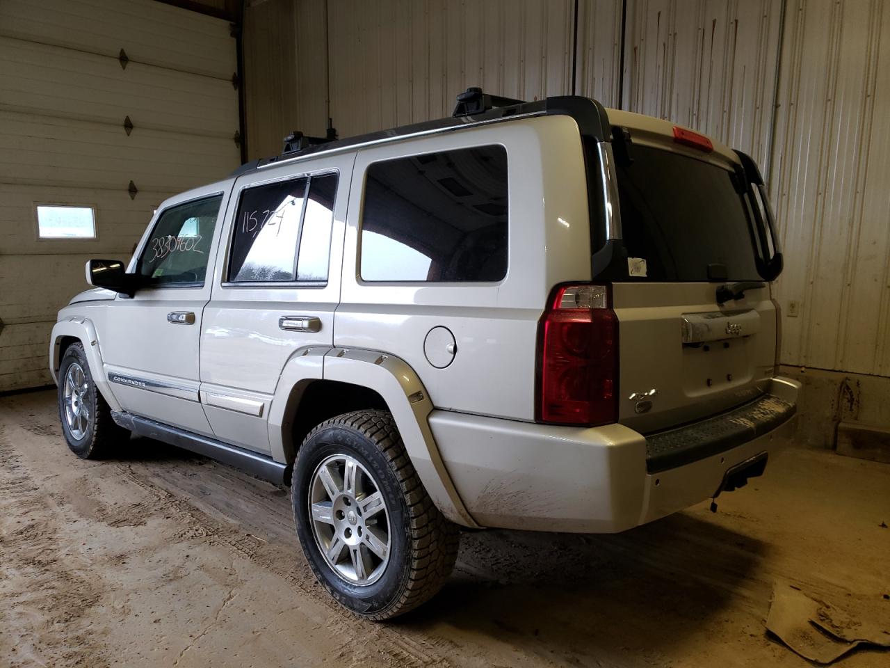 Photo 3 from auction – 2008 JEEP COMMANDER with VIN 1J8HG68298C172439