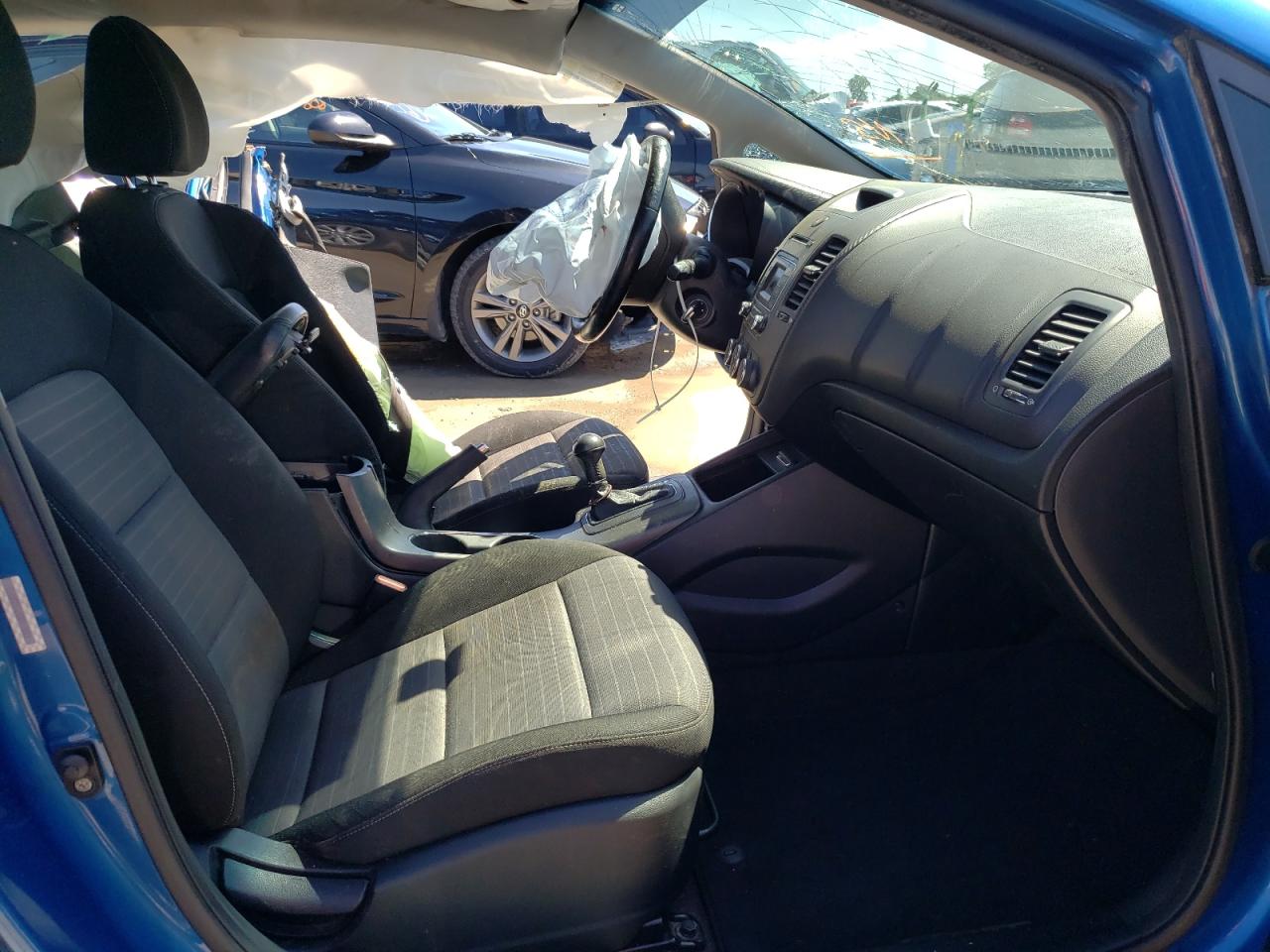 Photo 5 from auction – 2015 KIA FORTE EX with VIN KNAFX4A87F5358013