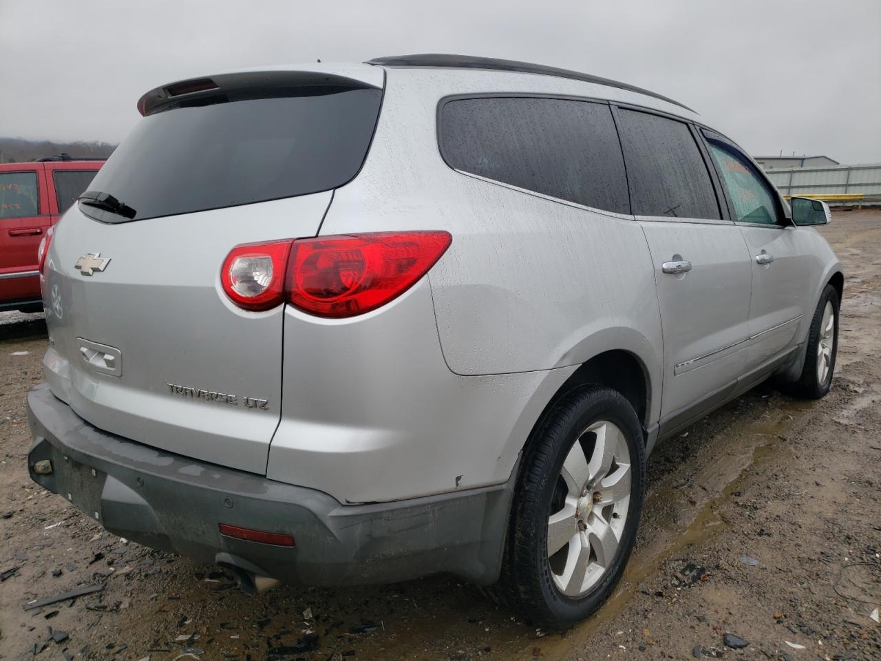 Photo 4 from auction – 2011 CHEVROLET TRAVERSE L with VIN 1GNKVLED8BJ408080