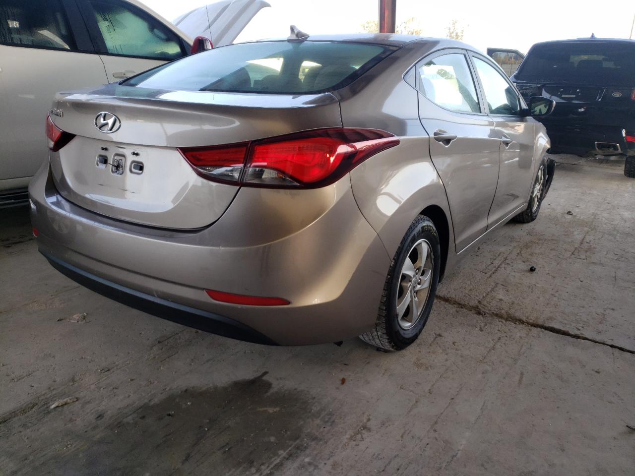 Photo 4 from auction – 2014 HYUNDAI ELANTRA with VIN 5NPDH4AE2EH473484