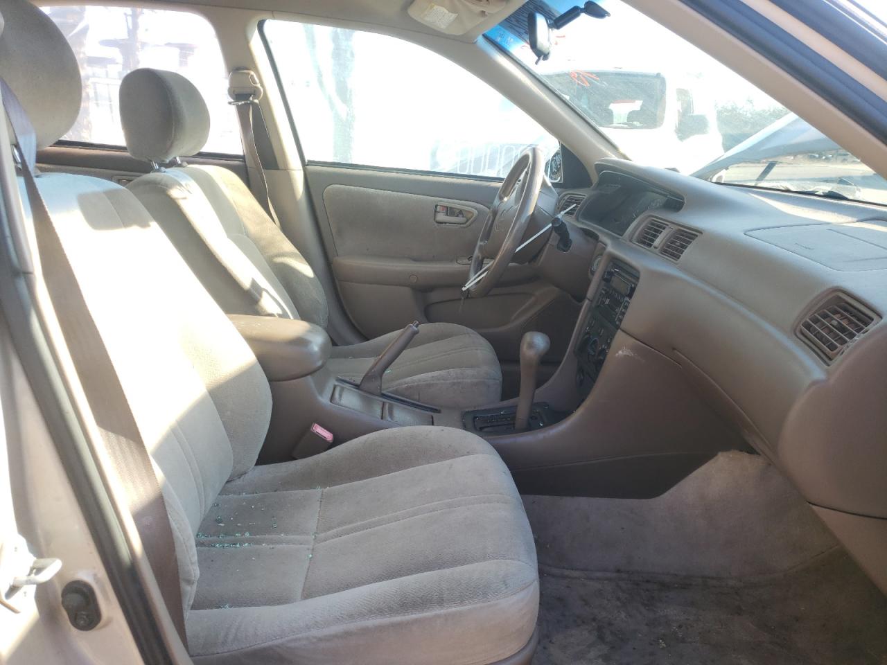 Photo 5 from auction – 2000 TOYOTA CAMRY CE with VIN 4T1BG22K8YU644005