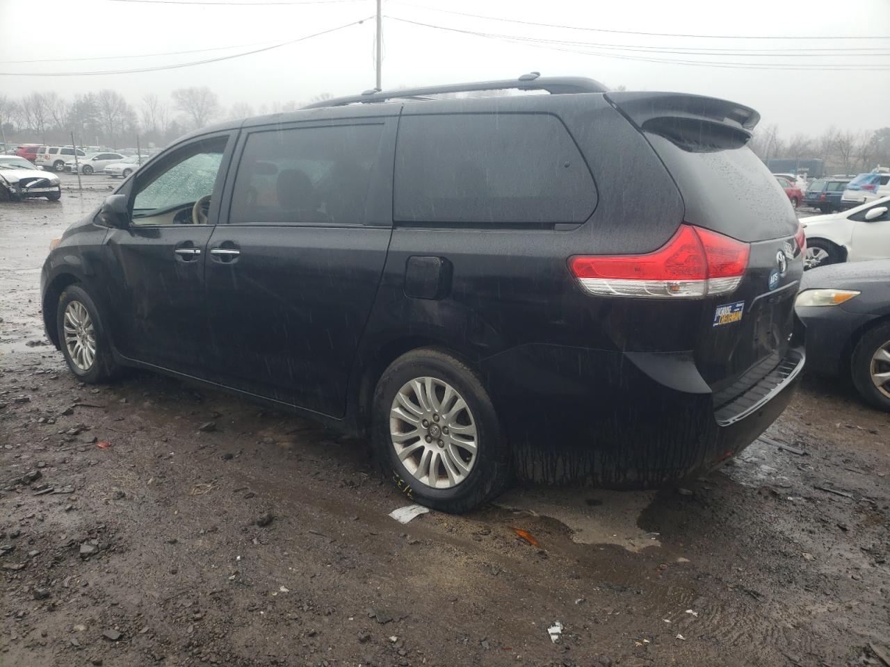 Photo 3 from auction – 2012 TOYOTA SIENNA XLE with VIN 5TDYK3DC6CS257426