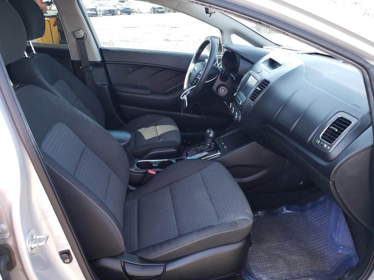 Photo 5 from auction – 2018 KIA FORTE LX with VIN 3KPFL4A77JE262322