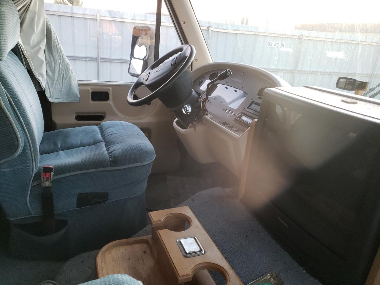 Photo 5 from auction – 1994 FORD SOUTHWIND with VIN 3FCMF53G4RJB01219