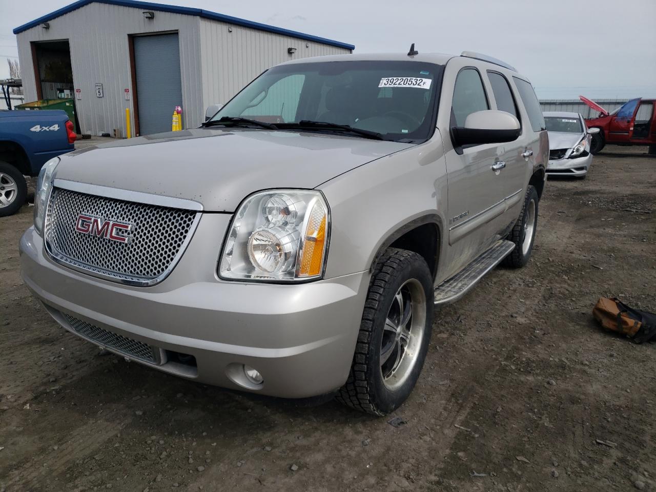 Photo 2 from auction – 2007 GMC YUKON DENA with VIN 1GKFK63817J261381