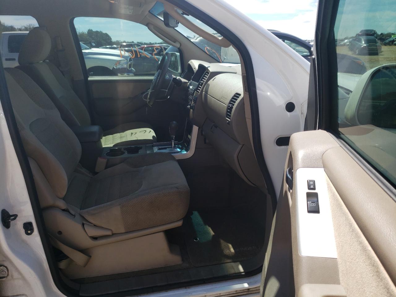 Photo 5 from auction – 2012 NISSAN PATHFINDER with VIN 5N1AR1NN5CC601004
