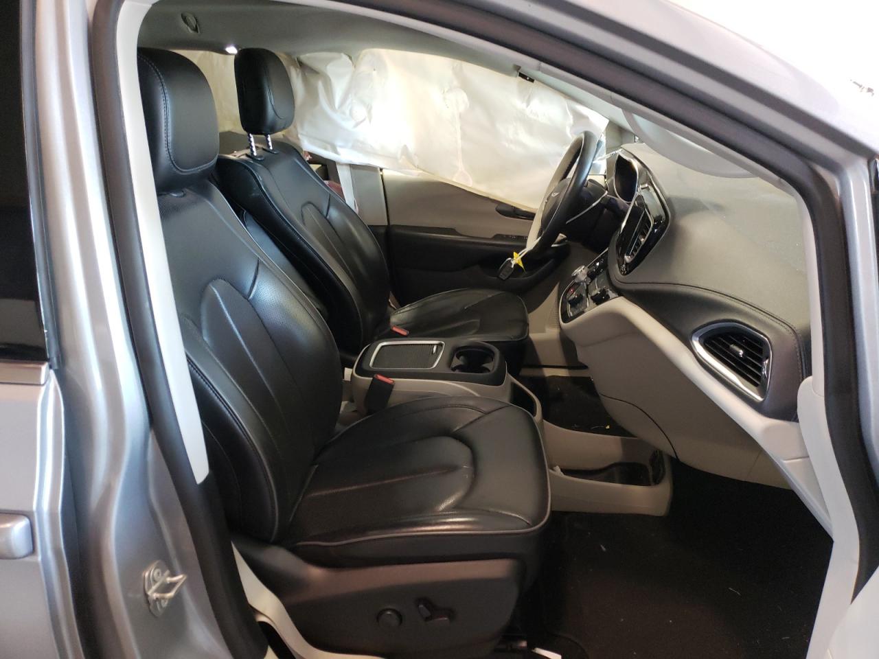 Photo 5 from auction – 2018 CHRYSLER PACIFICA L with VIN 2C4RC1GG5JR252101