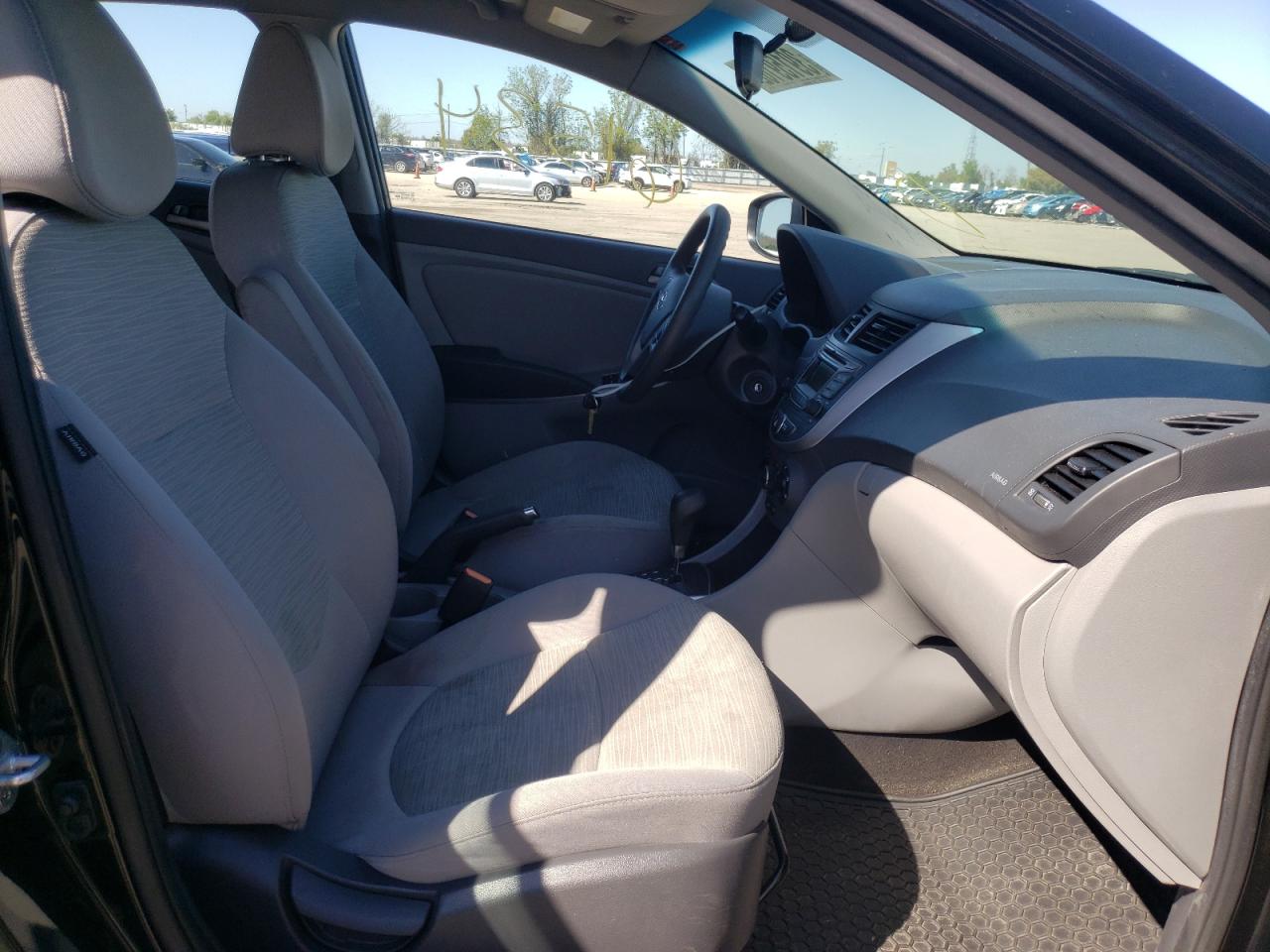 Photo 5 from auction – 2017 HYUNDAI ACCENT SE with VIN KMHCT5AE1HU312579