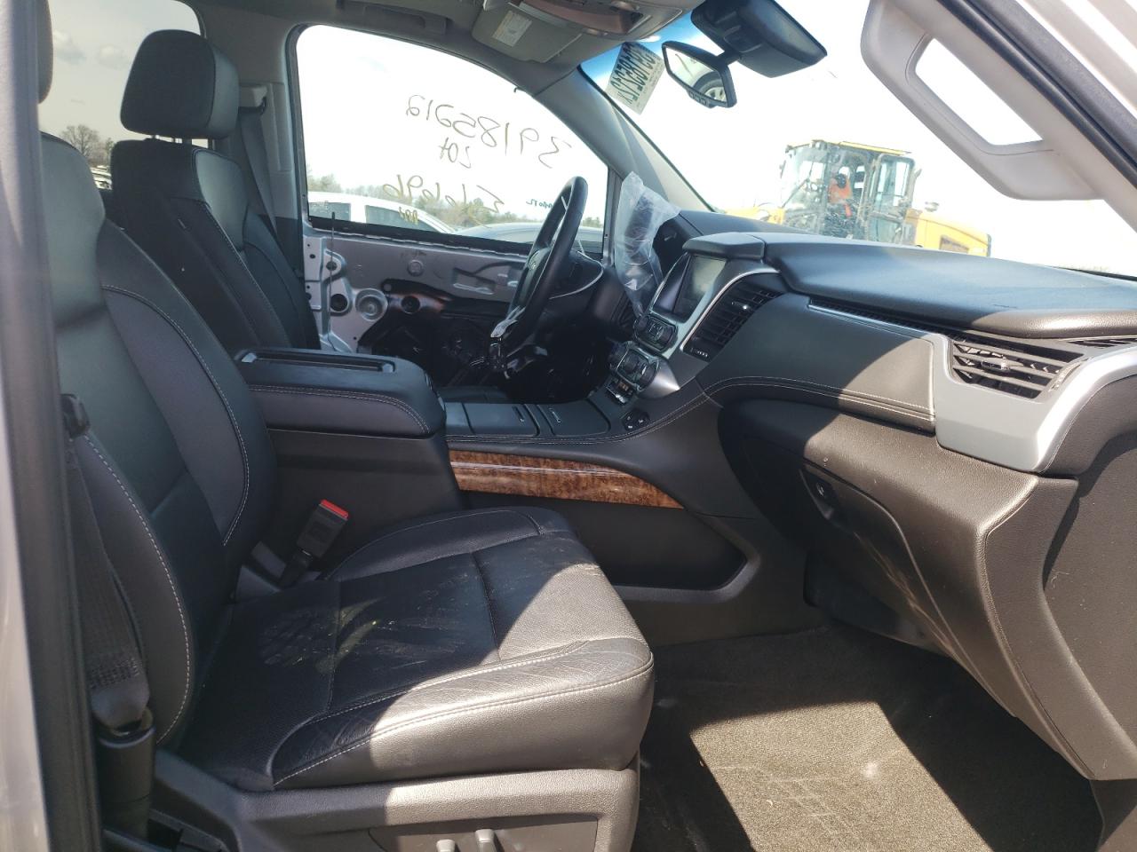 Photo 5 from auction – 2017 CHEVROLET SUBURBAN K with VIN 1GNSKJKC6HR346830