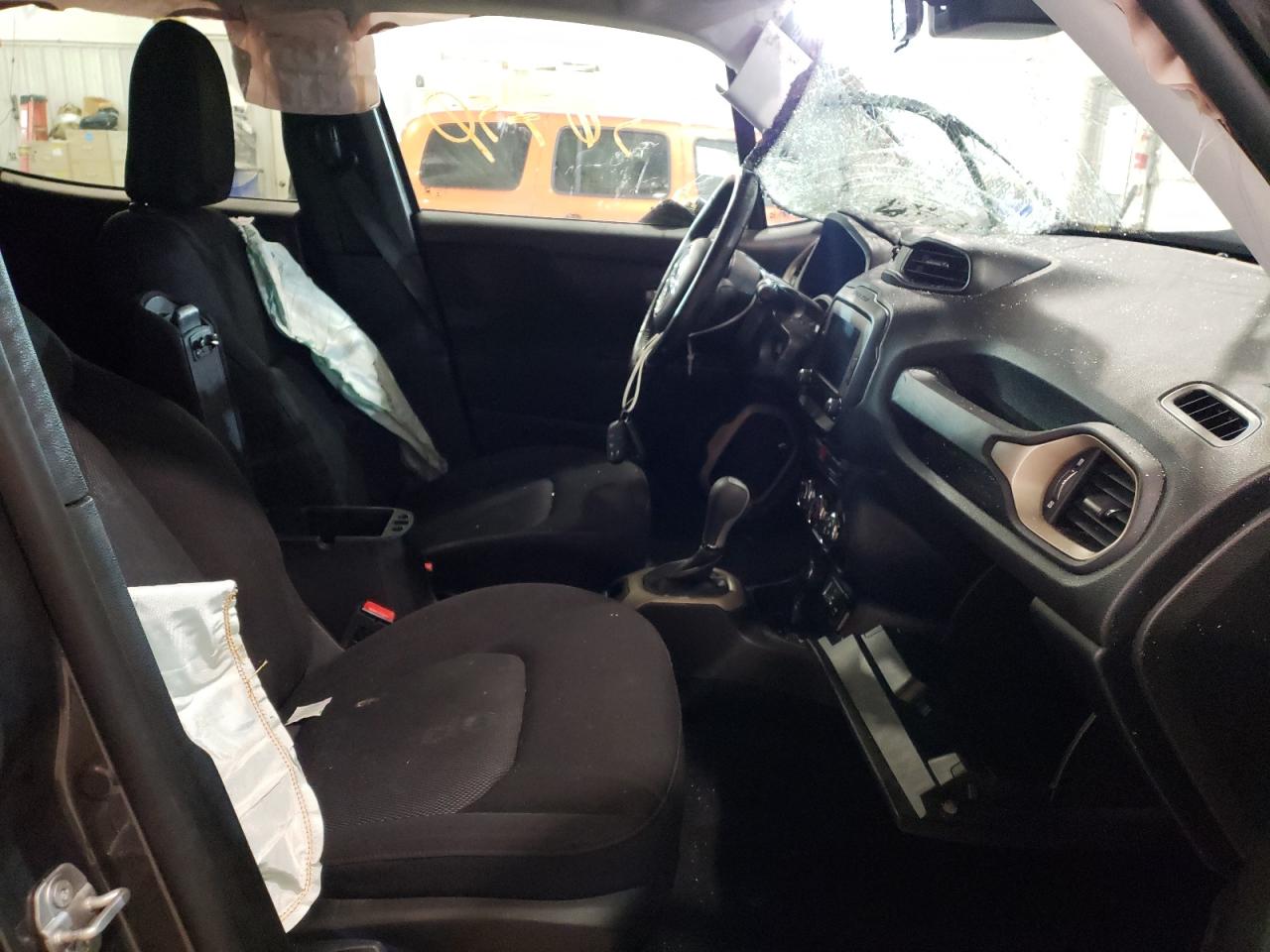 Photo 5 from auction – 2017 JEEP RENEGADE L with VIN ZACCJBBB4HPG13460