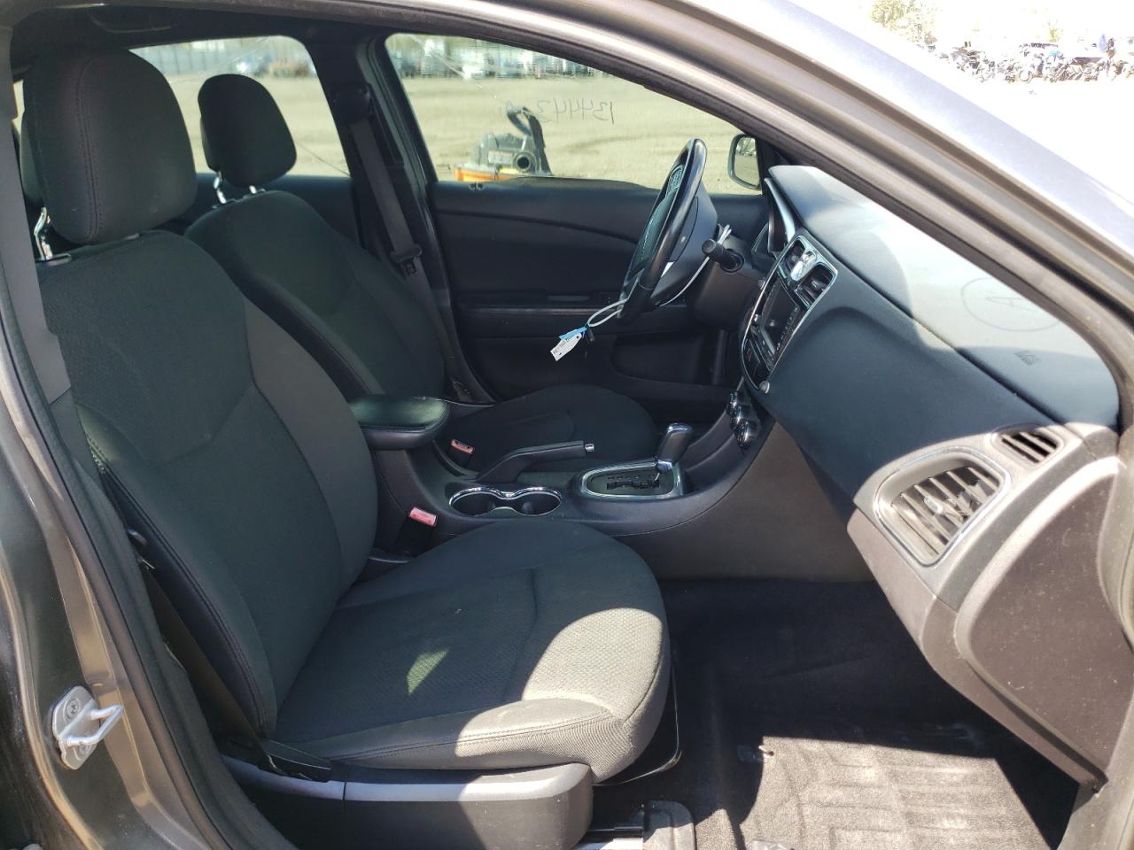 Photo 5 from auction – 2012 CHRYSLER 200 TOURIN with VIN 1C3CCBBG1CN152813