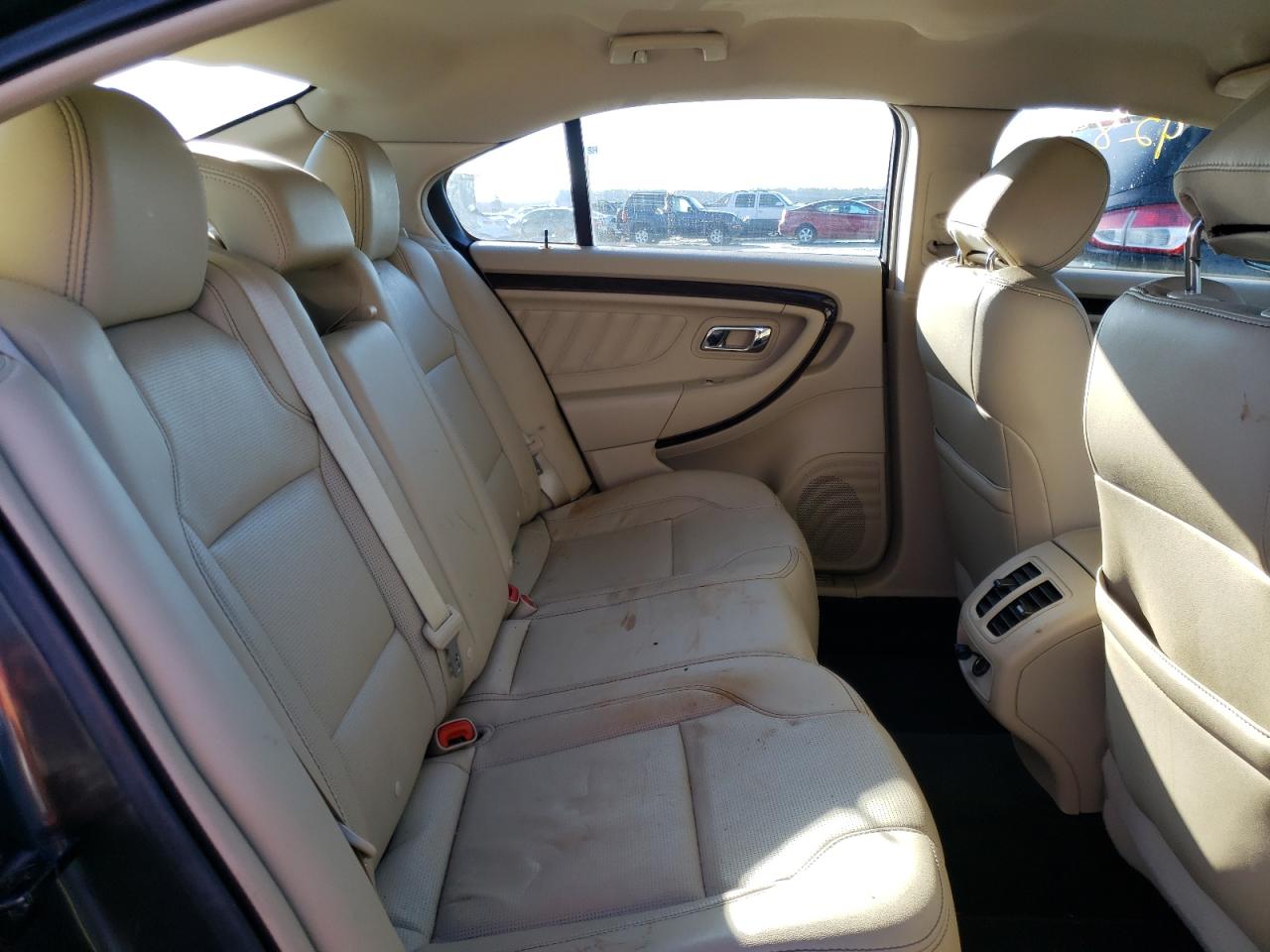 Photo 6 from auction – 2015 FORD TAURUS LIM with VIN 1FAHP2F84FG164526