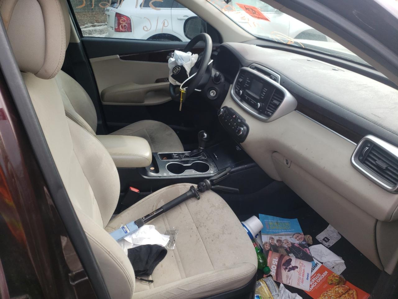 Photo 5 from auction – 2016 KIA SORENTO LX with VIN 5XYPGDA50GG059615