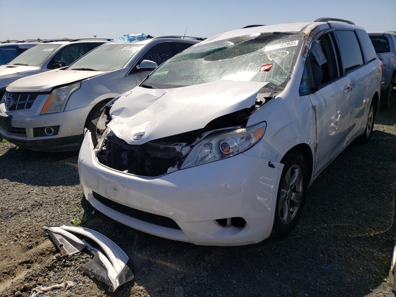 Photo 2 from auction – 2017 TOYOTA SIENNA LE with VIN 5TDKZ3DC5HS807191