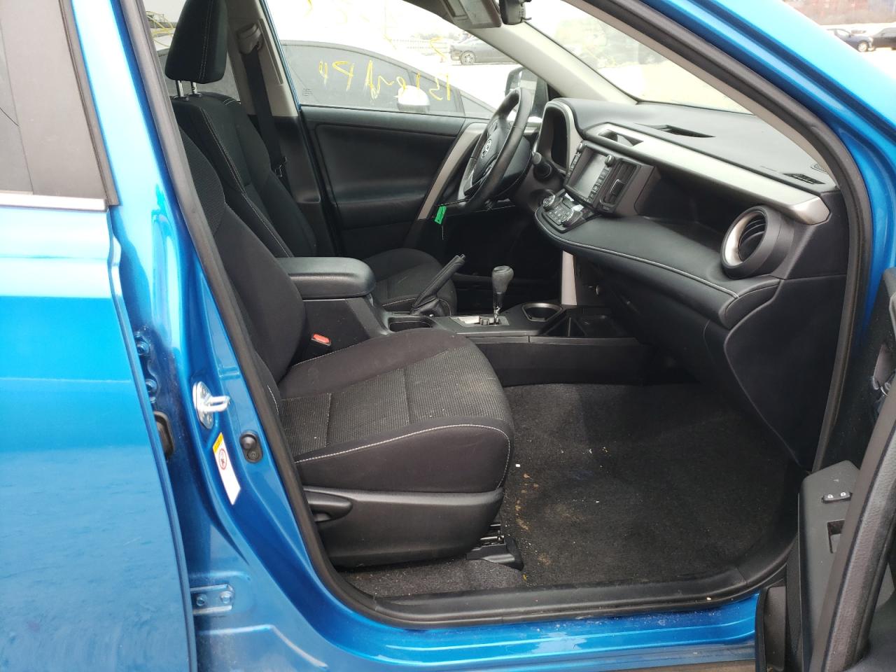 Photo 5 from auction – 2017 TOYOTA RAV4 XLE with VIN 2T3WFREV3HW346245