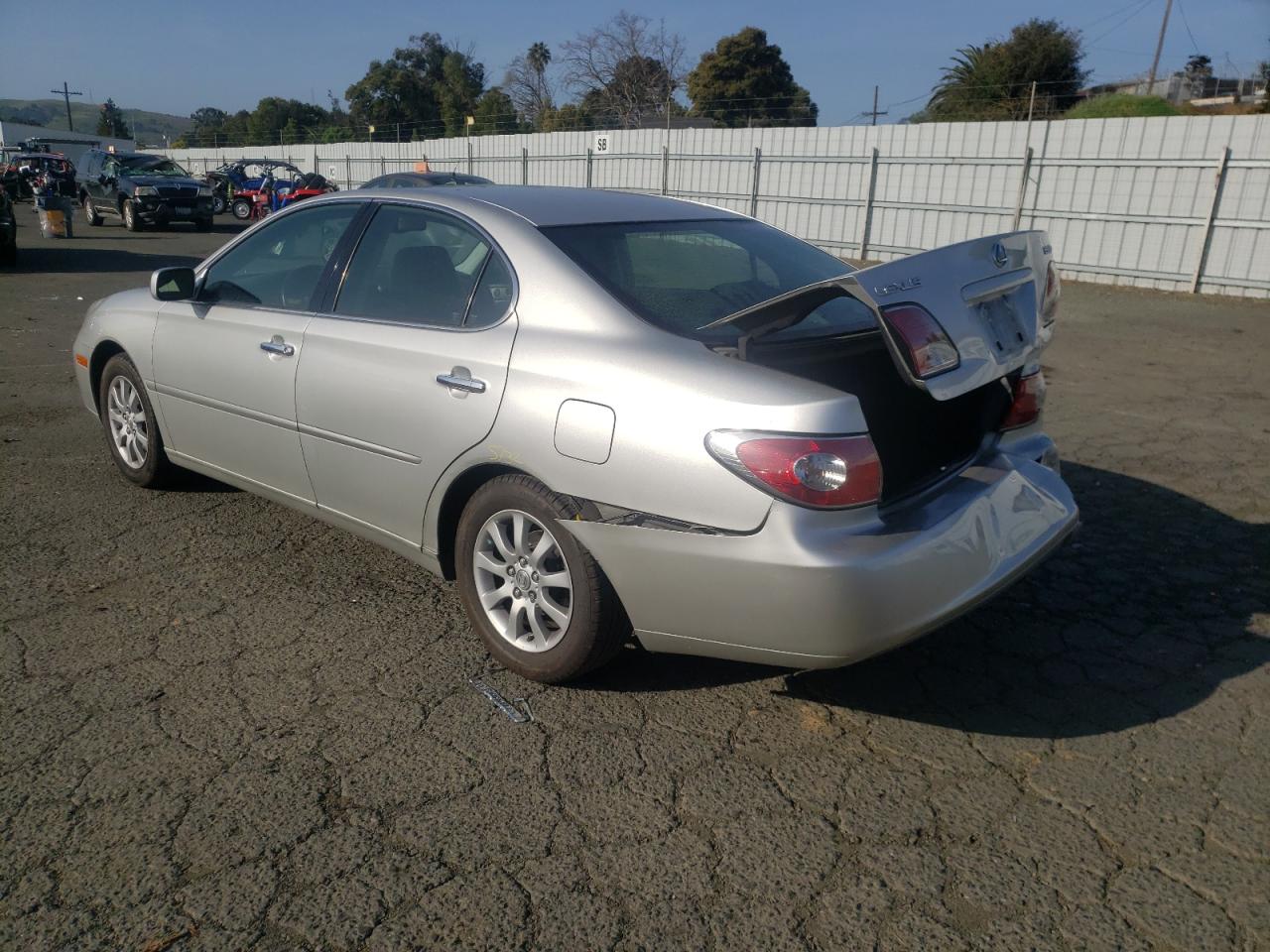 Photo 3 from auction – 2002 LEXUS ES 300 with VIN JTHBF30G820051740