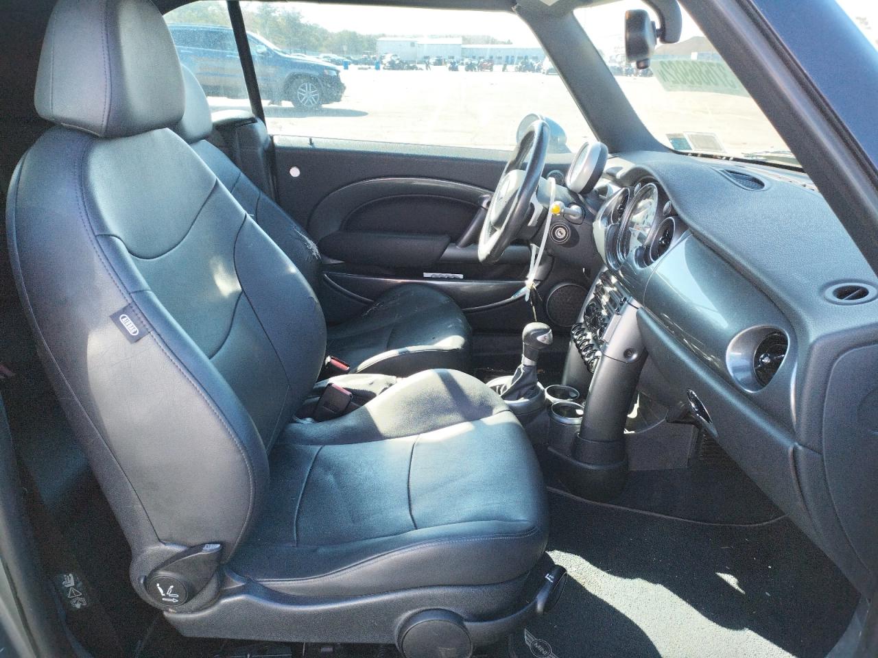 Photo 5 from auction – 2007 MINI COOPER S with VIN WMWRH33537TL95340