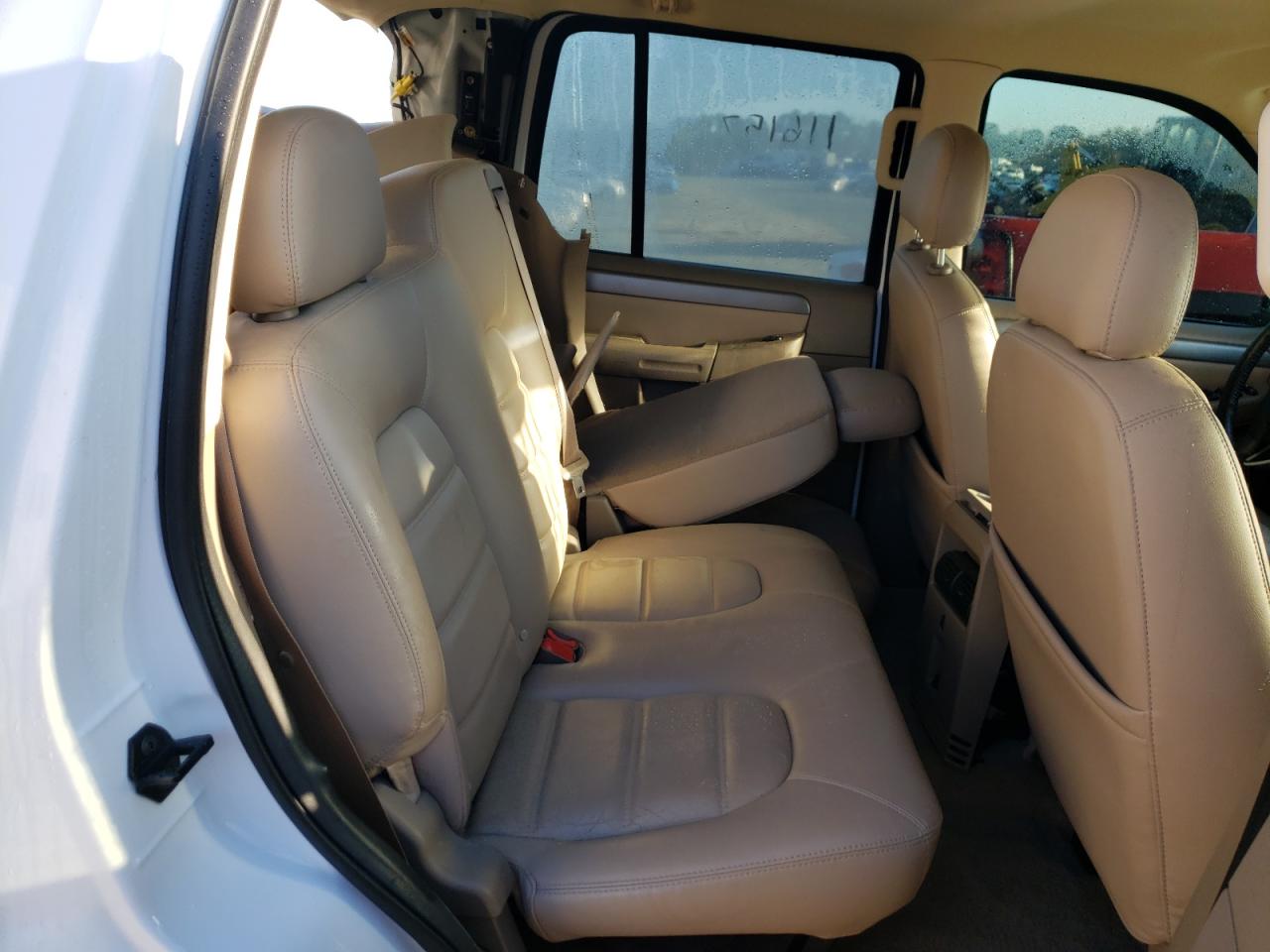 Photo 6 from auction – 2005 FORD EXPLORER X with VIN 1FMZU63WX5UA15017