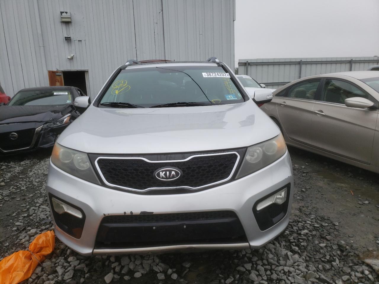 Photo 9 from auction – 2011 KIA SORENTO SX with VIN 5XYKWDA26BG100745