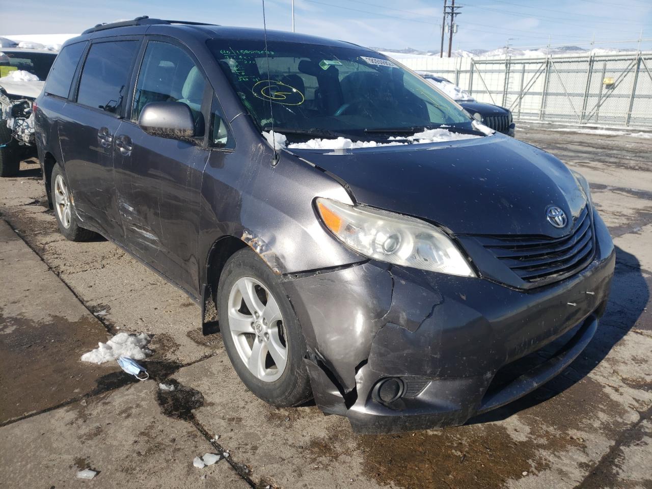 TOYOTA SIENNA LE 2012 z numerem VIN 5TDKK3DC3CS201496 - Zdjęcie z aukcji