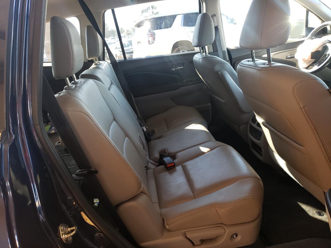 Photo 6 from auction – 2016 HONDA PILOT EXL with VIN 5FNYF6H56GB033469