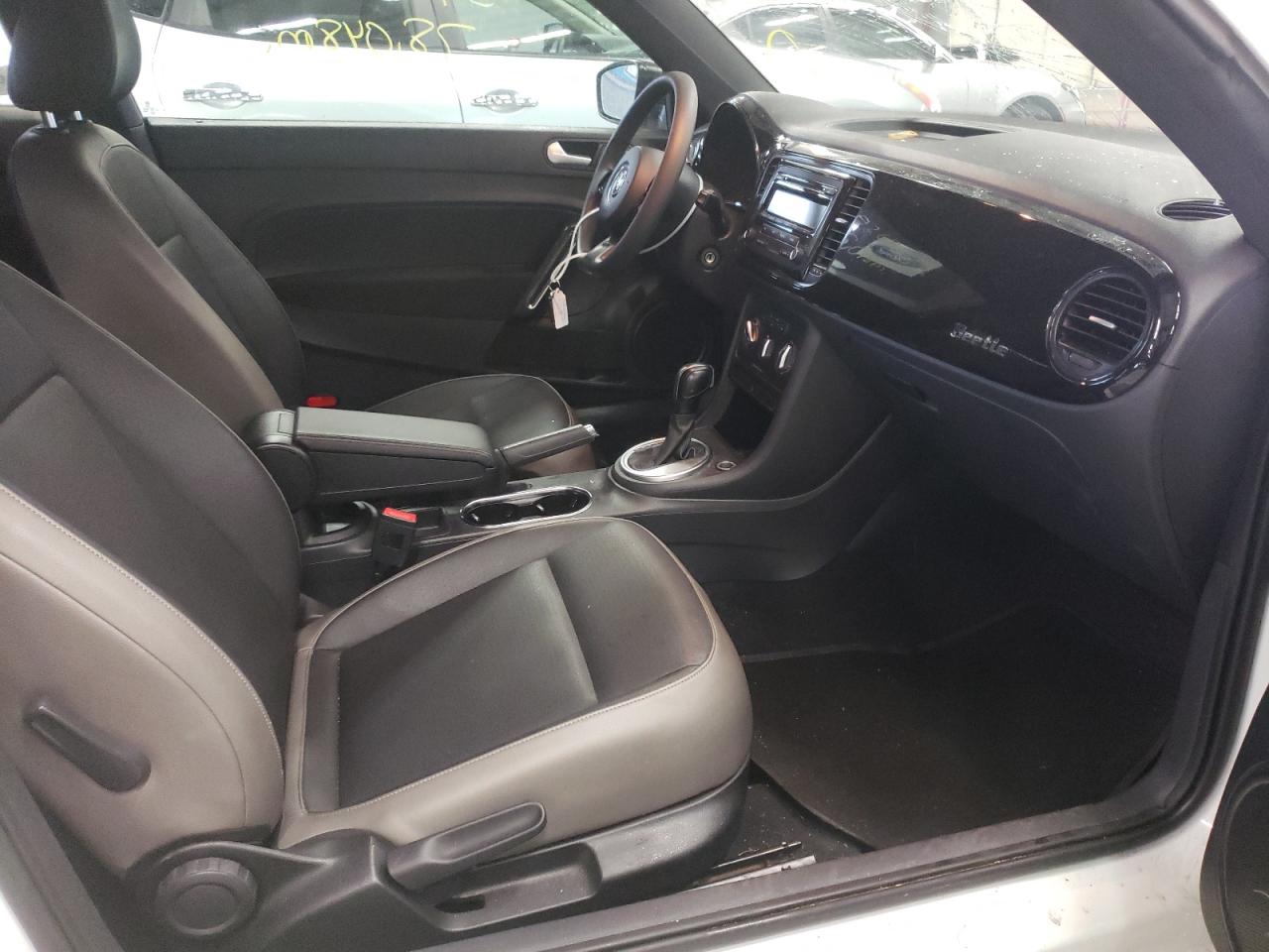 Photo 5 from auction – 2015 VOLKSWAGEN BEETLE 1.8 with VIN 3VWF17AT7FM650682