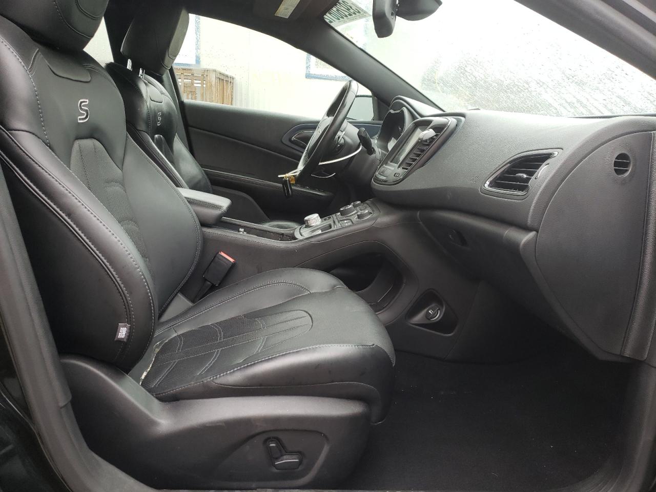 Photo 5 from auction – 2015 CHRYSLER 200 S with VIN 1C3CCCDG3FN739649