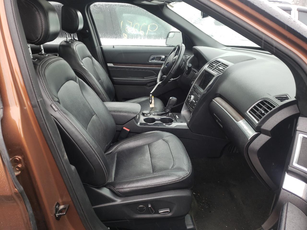 Photo 5 from auction – 2017 FORD EXPLORER L with VIN 1FM5K8F81HGC69103