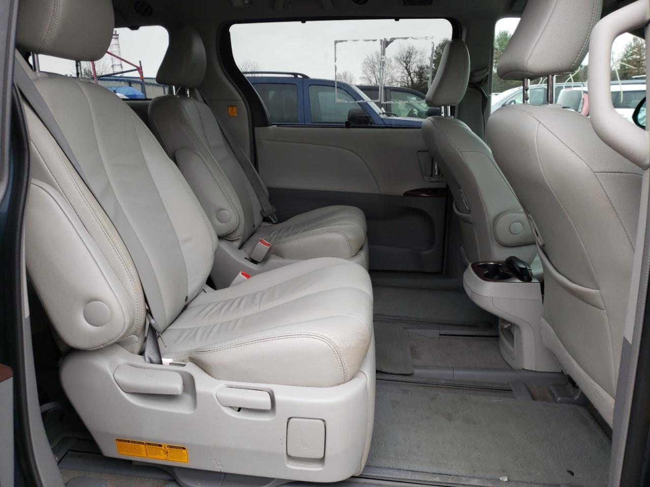 Photo 6 from auction – 2013 TOYOTA SIENNA XLE with VIN 5TDDK3DC2DS056526