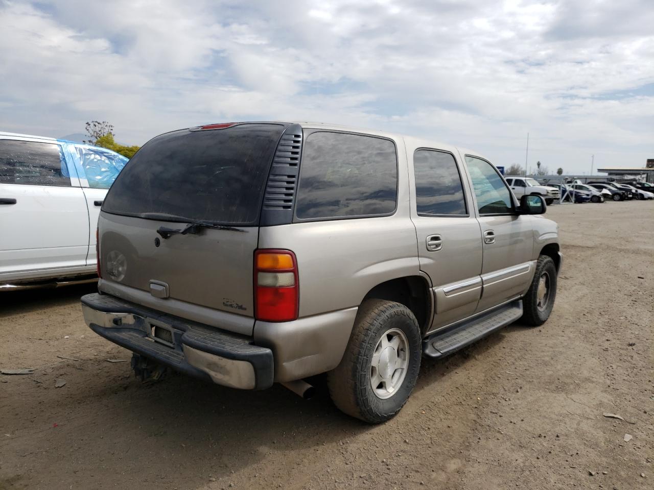Photo 4 from auction – 2003 GMC YUKON with VIN 1GKEC13T33R178465