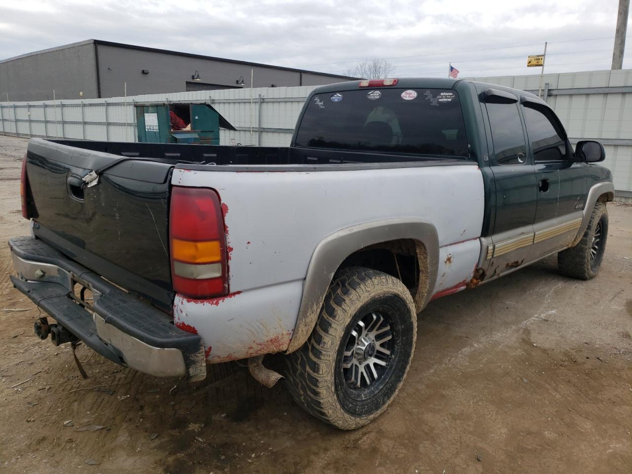 Photo 4 from auction – 2001 CHEVROLET SILVERADO with VIN 1GCEK19V61E326572