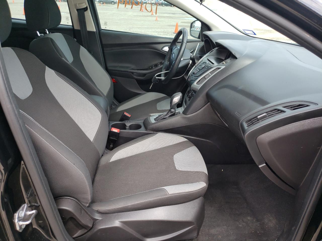 Photo 5 from auction – 2014 FORD FOCUS SE with VIN 1FADP3K22EL398336