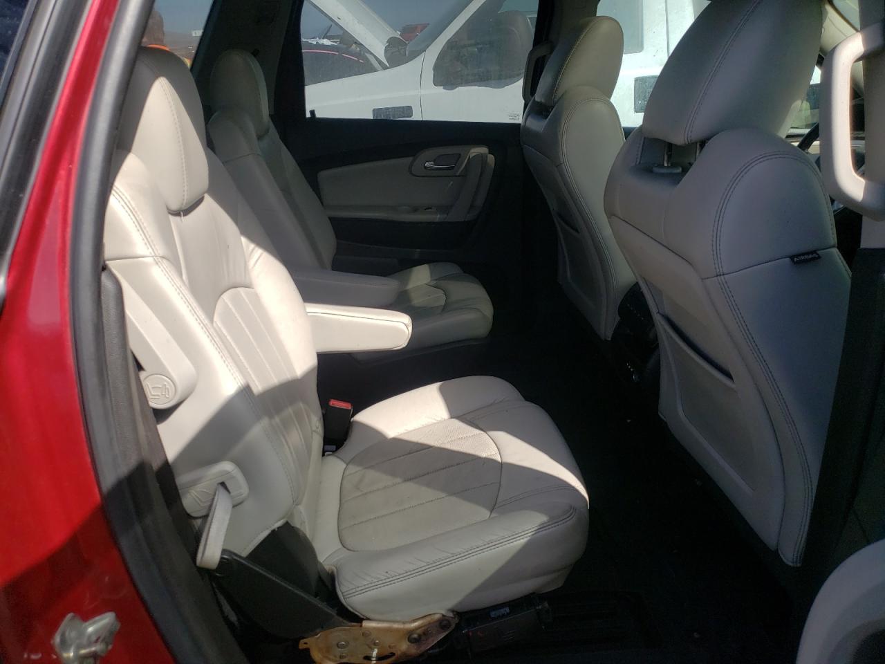 Photo 6 from auction – 2010 CHEVROLET TRAVERSE L with VIN 1GNLRHED2AJ196846