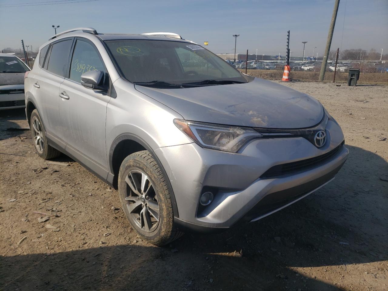 TOYOTA RAV4 XLE 2016 with VIN 2T3RFREV7GW453858 - Photo from auction