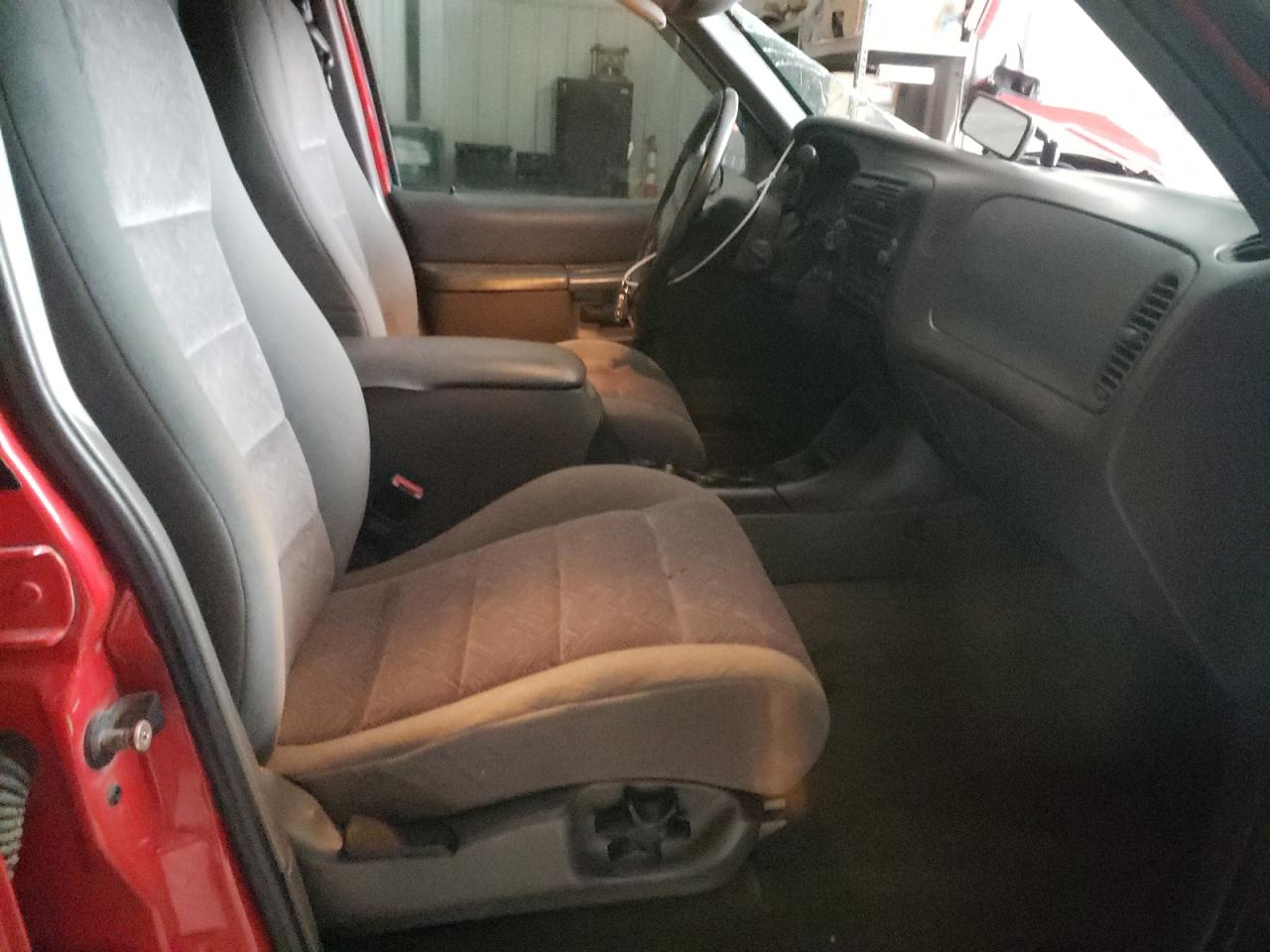 Фото 5 с аукциона – 1999 FORD EXPLORER с VIN 1FMZU34E1XZA58655
