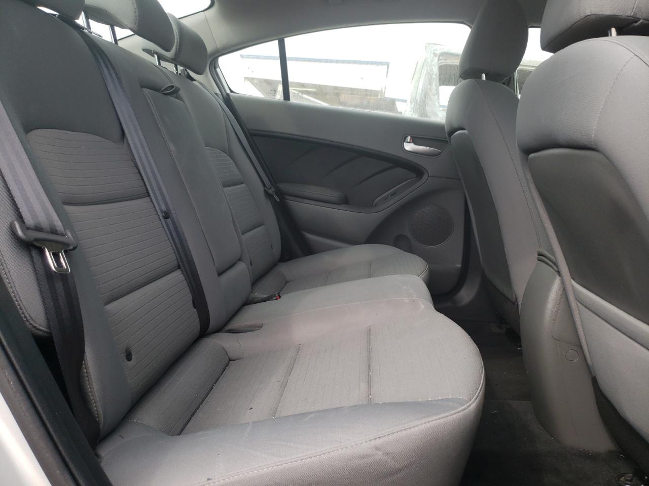 Photo 6 from auction – 2017 KIA FORTE LX with VIN 3KPFL4A76HE078659