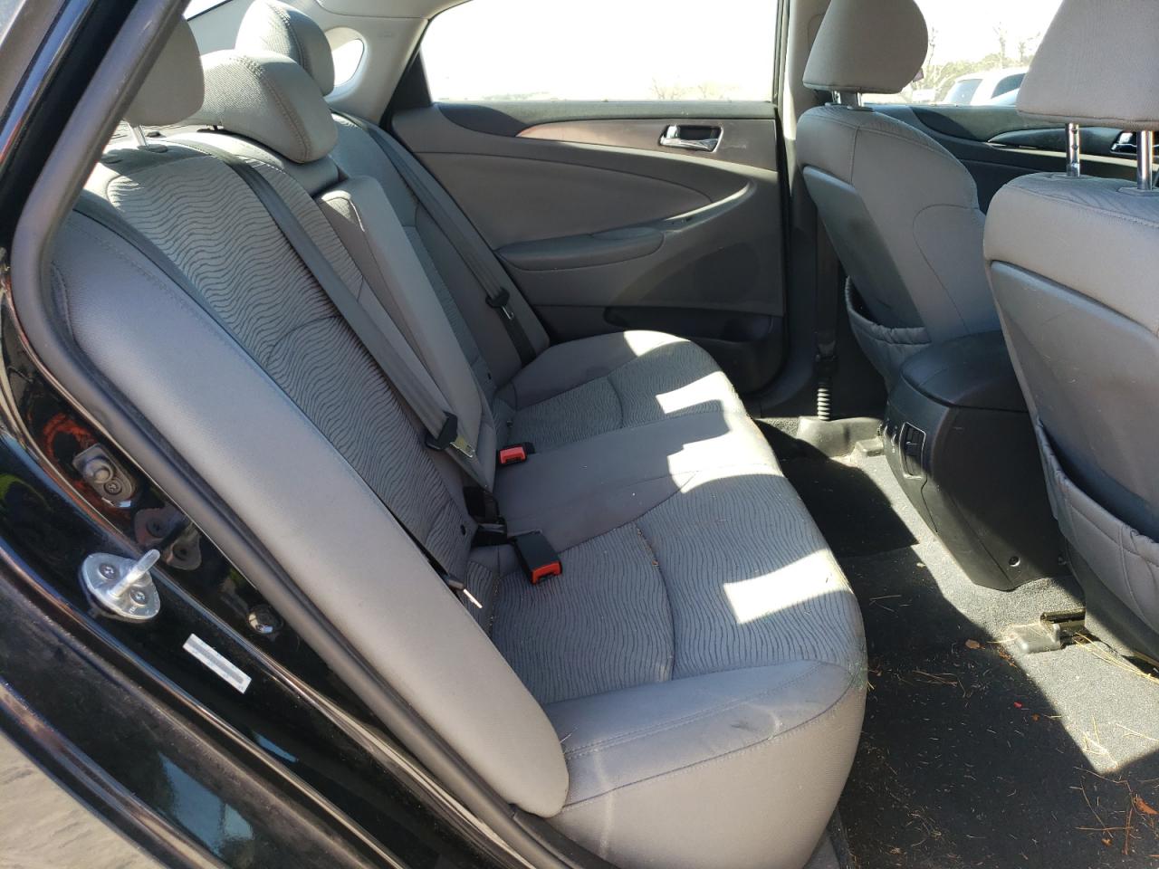Photo 6 from auction – 2011 HYUNDAI SONATA HYB with VIN KMHEC4A42BA007210