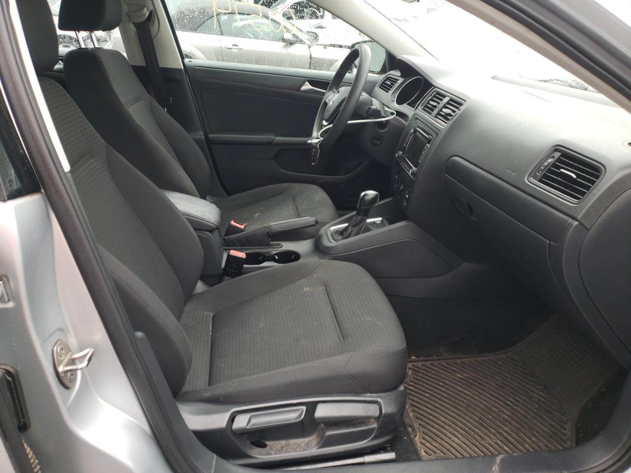 Photo 5 from auction – 2015 VOLKSWAGEN JETTA BASE with VIN 3VW2K7AJXFM323896
