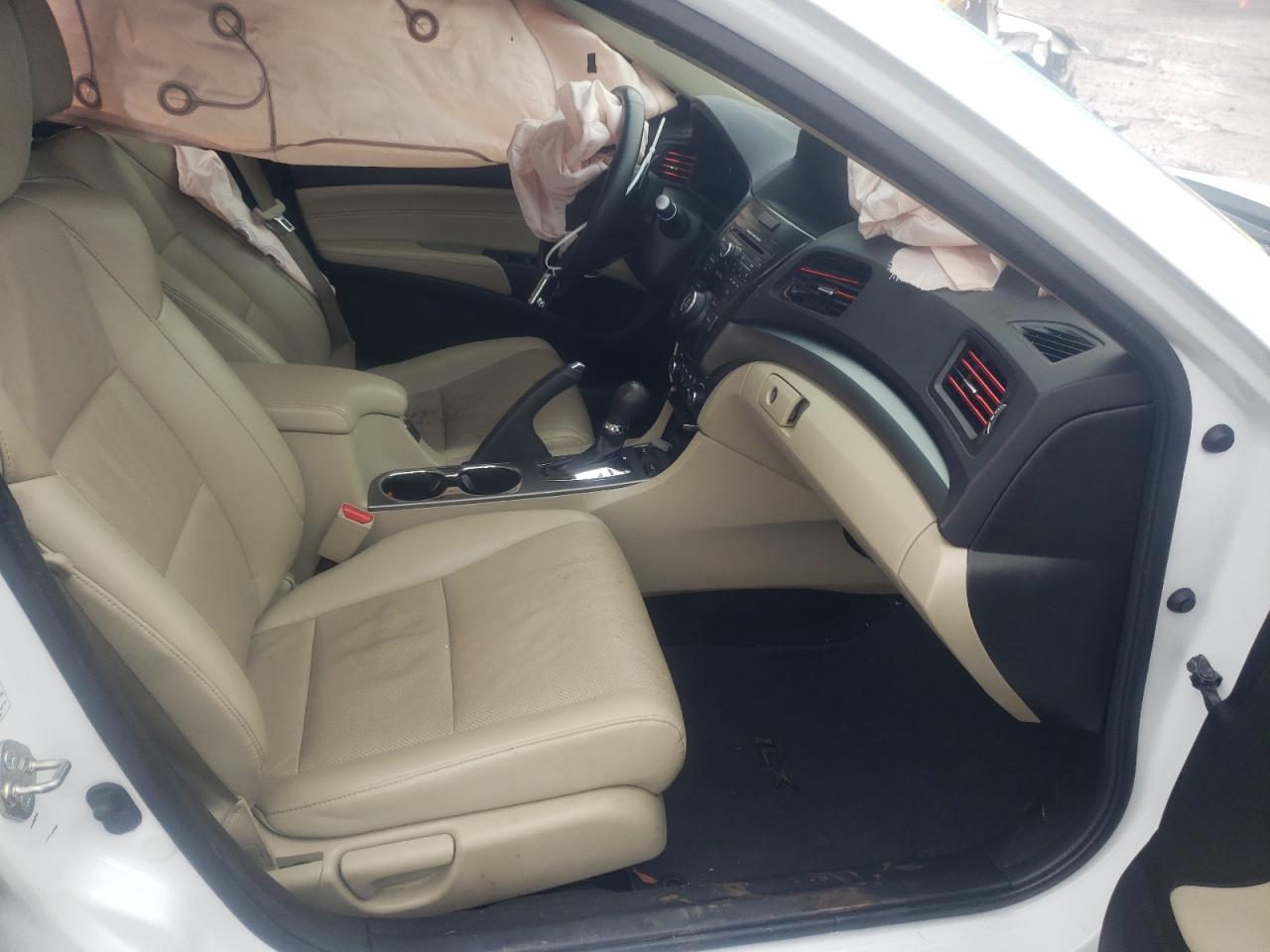 Photo 5 from auction – 2015 ACURA ILX 20 PRE with VIN 19VDE1F58FE009842
