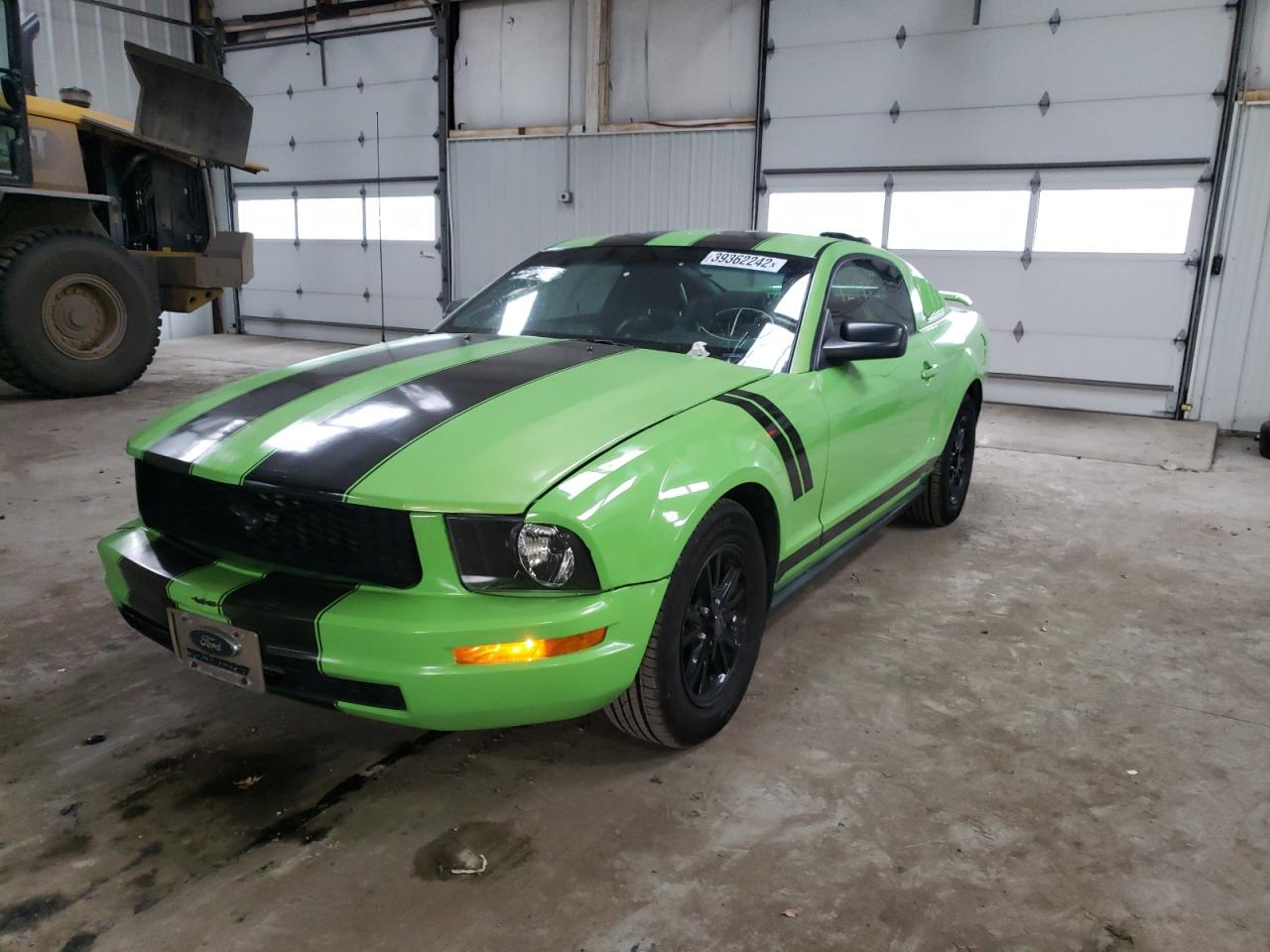 Photo 2 from auction – 2005 FORD MUSTANG with VIN 1ZVHT80N155259527