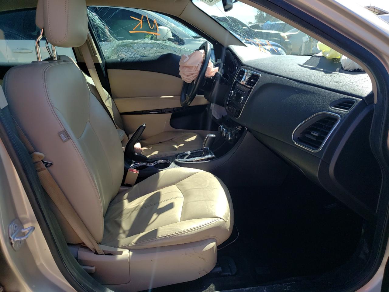 Photo 5 from auction – 2014 CHRYSLER 200 LIMITE with VIN 1C3CCBCG2EN158752
