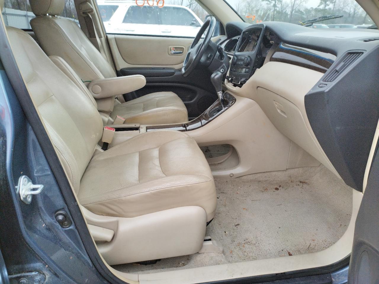 Photo 5 from auction – 2002 TOYOTA HIGHLANDER with VIN JTEGF21A520031727