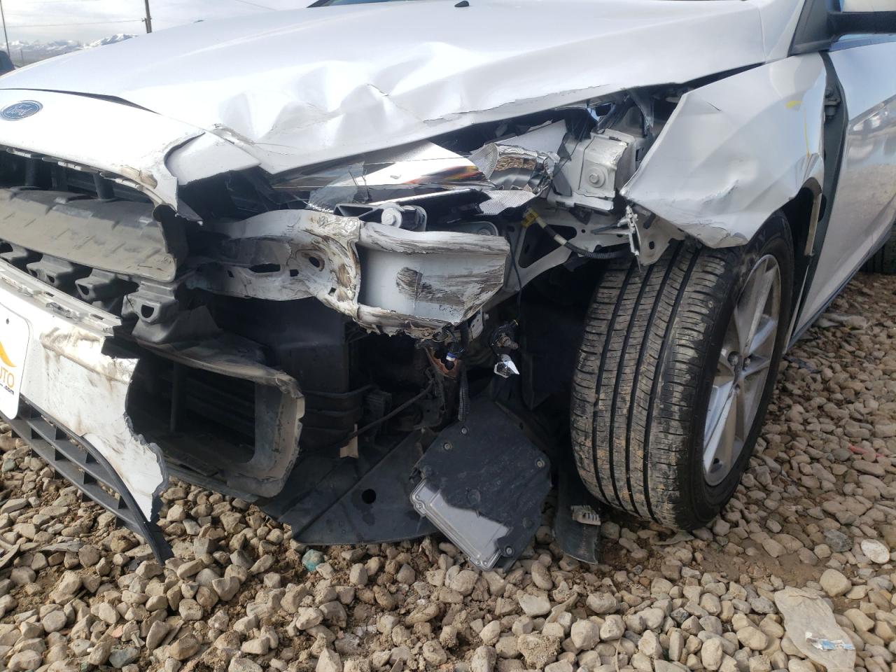 Photo 9 from auction – 2015 FORD FOCUS SE with VIN 1FADP3K2XFL306116