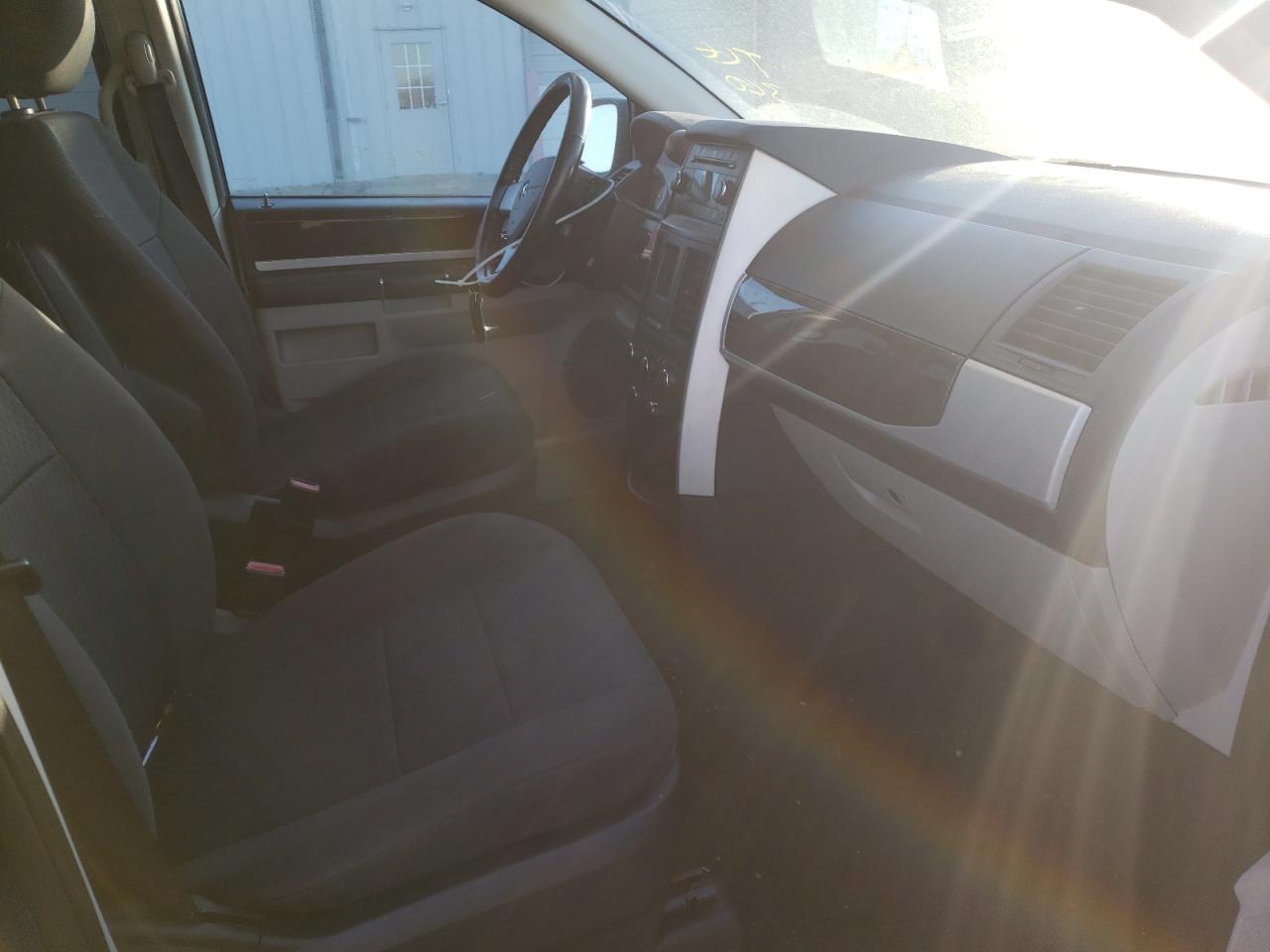 Photo 5 from auction – 2010 DODGE GRAND CARA with VIN 2D4RN5DX7AR220873